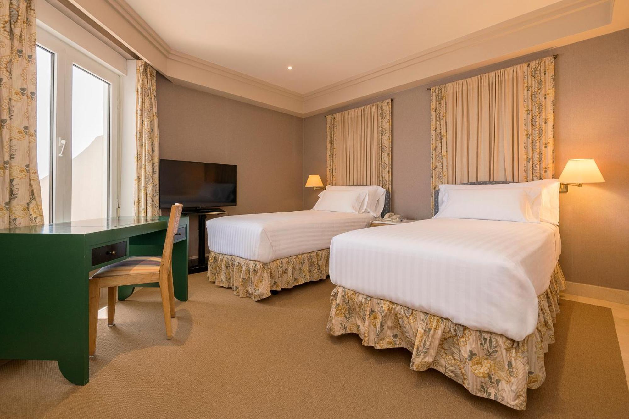 Hotel Playa Victoria Cadiz Bagian luar foto