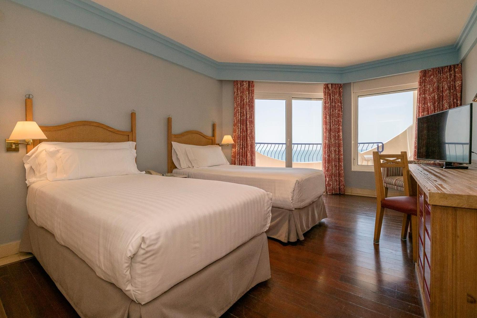Hotel Playa Victoria Cadiz Bagian luar foto
