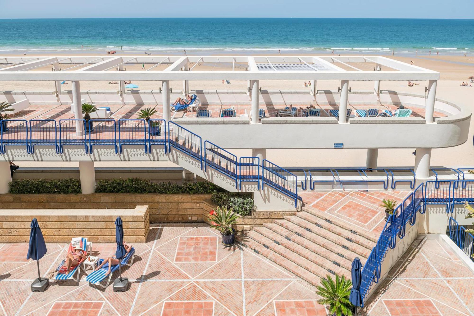 Hotel Playa Victoria Cadiz Bagian luar foto